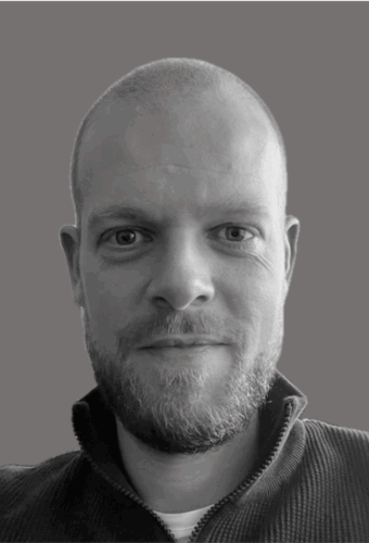 Dennis achtergrond